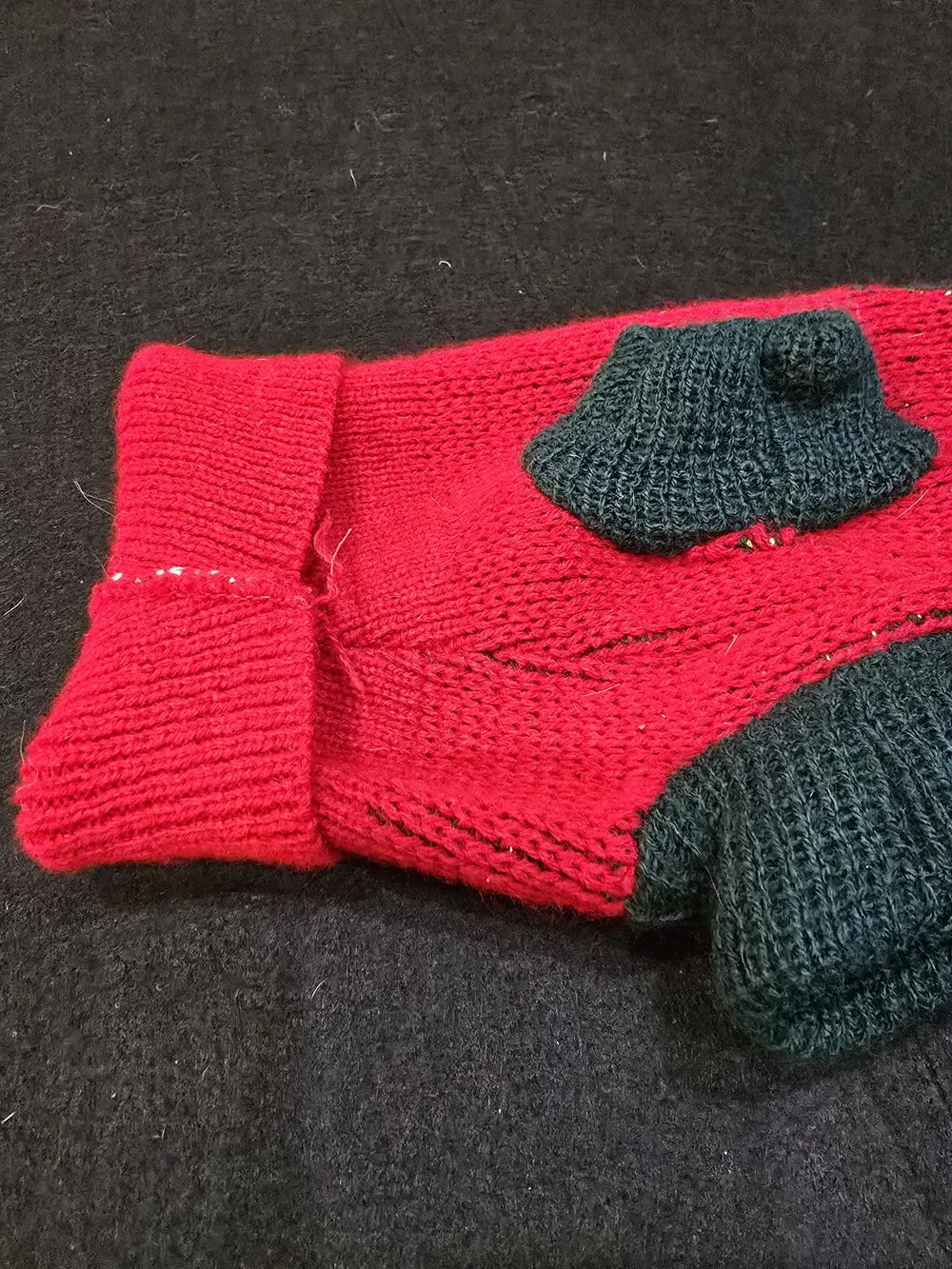 Red Knit Dog Holiday Sweater with Green/Gold Bow #687